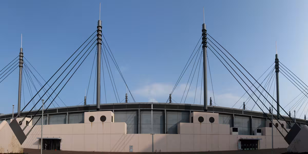 Auditorio de un centro de convenciones con público durante una sesión